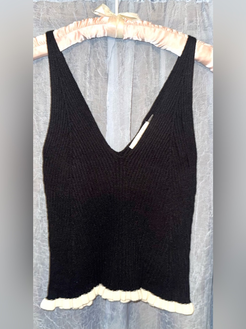 Idem Ditto Black Ribbed Knit Deep V Tank Top Contrast Ruffle Hem Size Large NWT